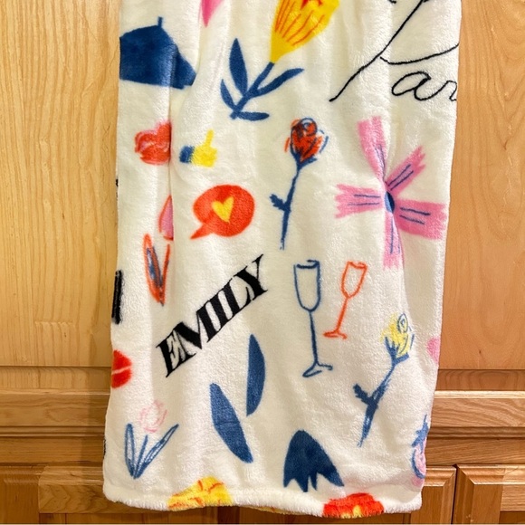 Emily in Paris Netflix Ultra Soft Plush Fleece Throw Blanket - Picture 3 of 6